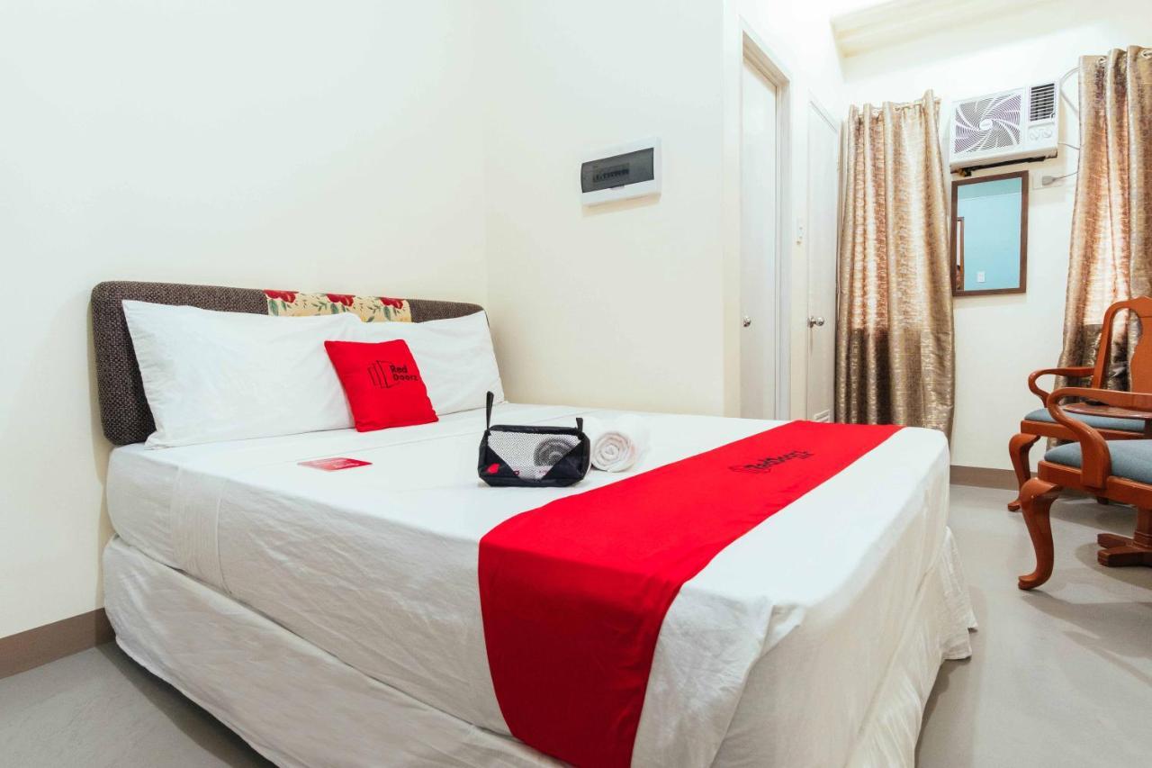 Reddoorz Plus @ It Park Cebu Екстер'єр фото