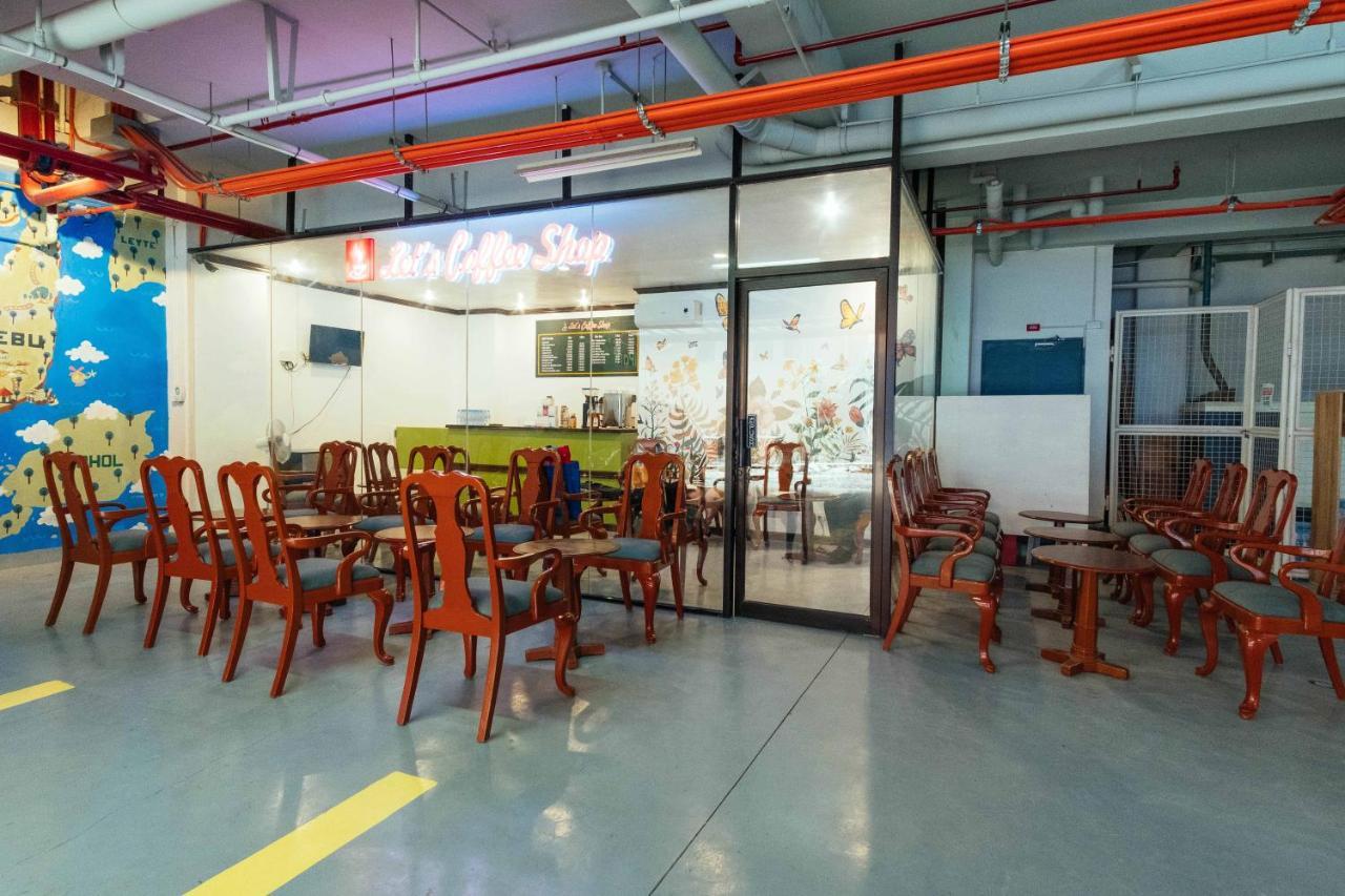 Reddoorz Plus @ It Park Cebu Екстер'єр фото